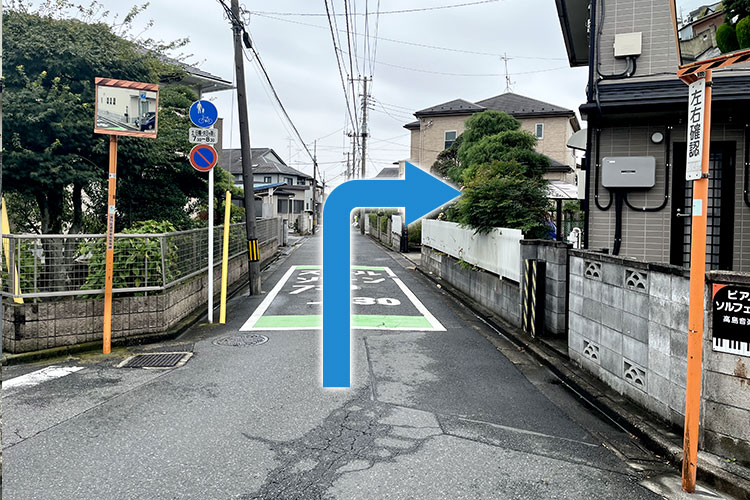 ②右折後、直進し原山放課後児童クラブ前を右折