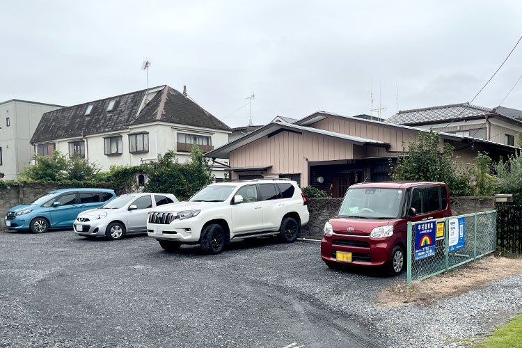 ④手前三台分が駐車スペースとなります。